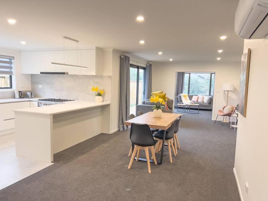 Rotorua Sunshine Brand New 4 Bedroom House Екстериор снимка